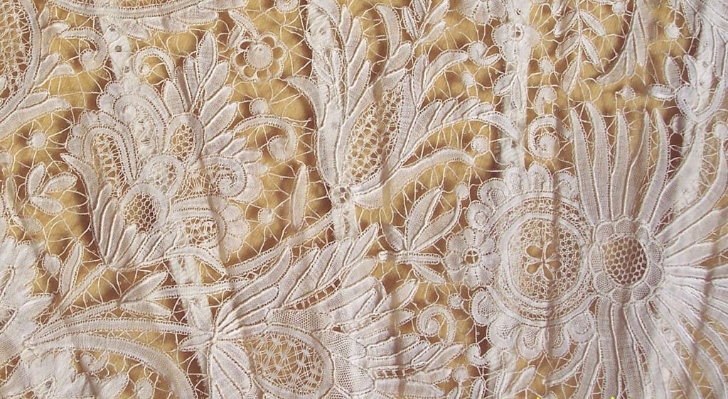 Antique Hand Fan - Rare Museum Quality - Brussels Lace Antique Hand Fan - Rare Museum Quality - Brussels Lace