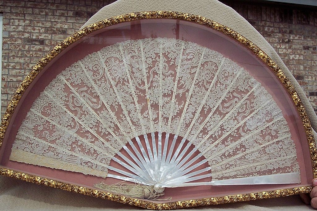 Antique 19th Century Point D Gaz Lace Hand Fan Antique 19th Century Point D Gaz Lace Hand Fan
