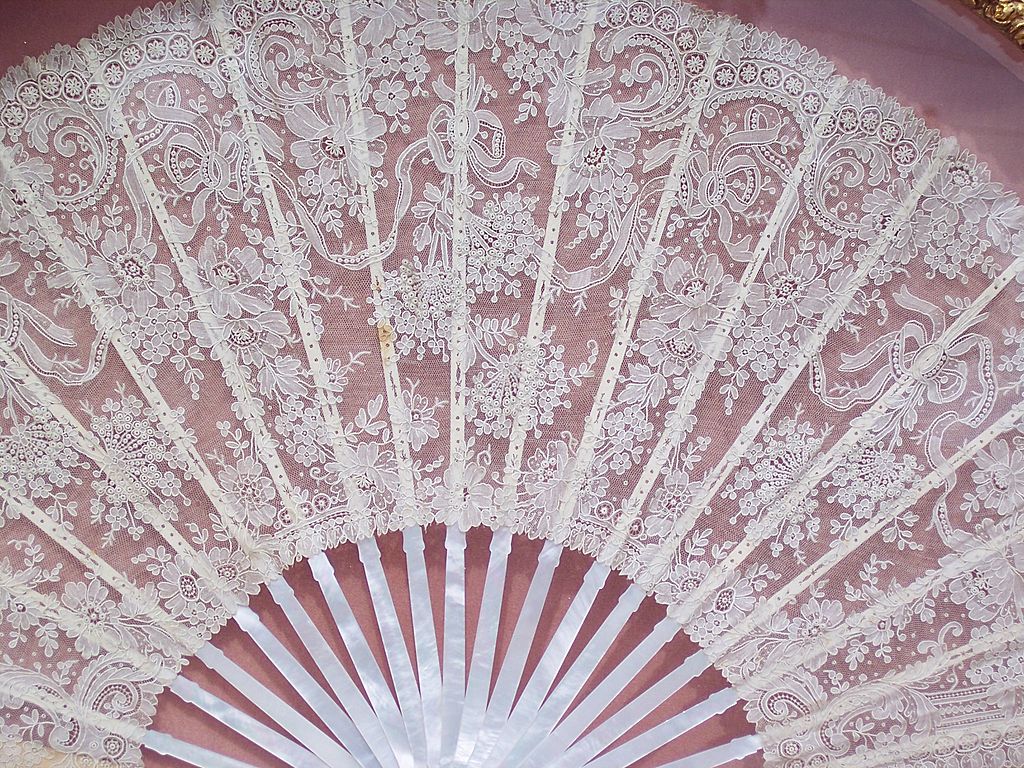 Antique 19th Century Point D Gaz Lace Hand Fan Antique 19th Century Point D Gaz Lace Hand Fan