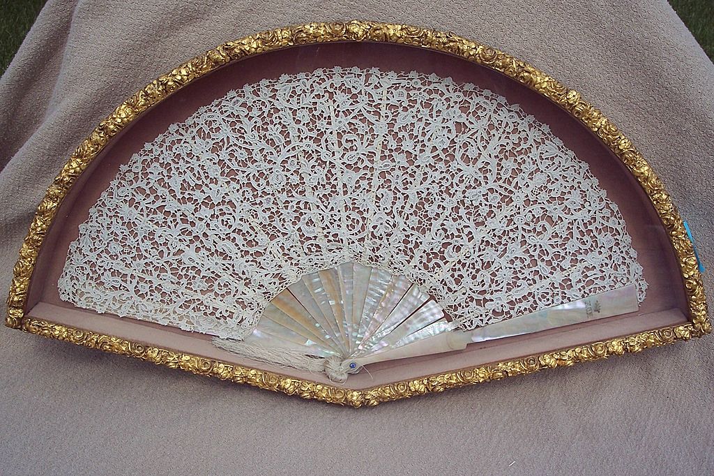Antique 19th Century Hand Fan - Rare Point de Venice Rosepoint Needlelace Fan Antique 19th Century Hand Fan - Rare Point de Venice Rosepoint Needlelace Fan