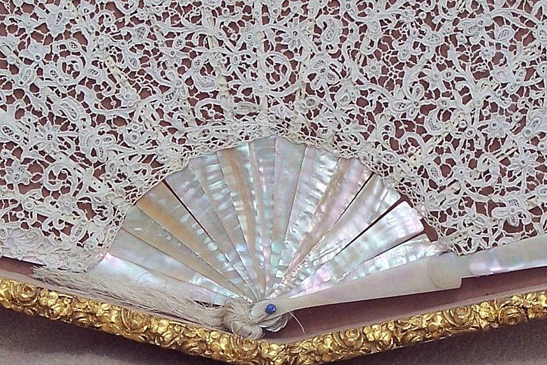 Antique 19th Century Hand Fan - Rare Point de Venice Rosepoint Needlelace Fan Antique 19th Century Hand Fan - Rare Point de Venice Rosepoint Needlelace Fan