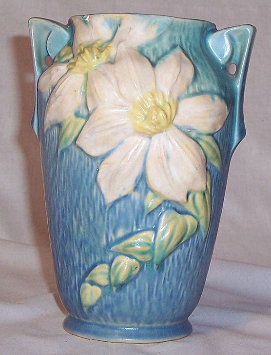Roseville Pottery - Clematis Bulbous Vase 105-7 Roseville Pottery - Clematis Bulbous Vase 105-7
