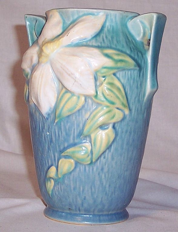 Roseville Pottery - Clematis Bulbous Vase 105-7 Roseville Pottery - Clematis Bulbous Vase 105-7