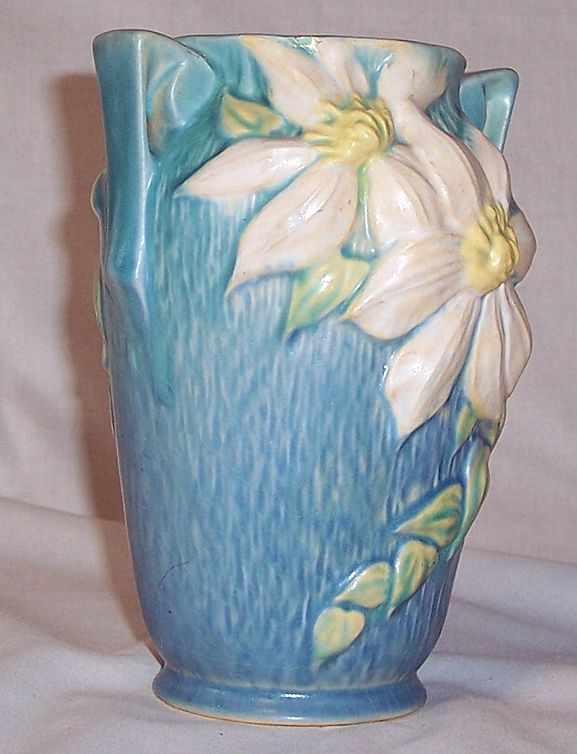 Roseville Pottery - Clematis Bulbous Vase 105-7 Roseville Pottery - Clematis Bulbous Vase 105-7