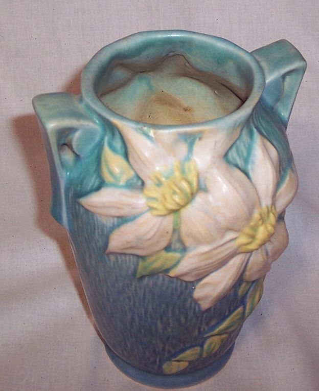 Roseville Pottery - Clematis Bulbous Vase 105-7 Roseville Pottery - Clematis Bulbous Vase 105-7
