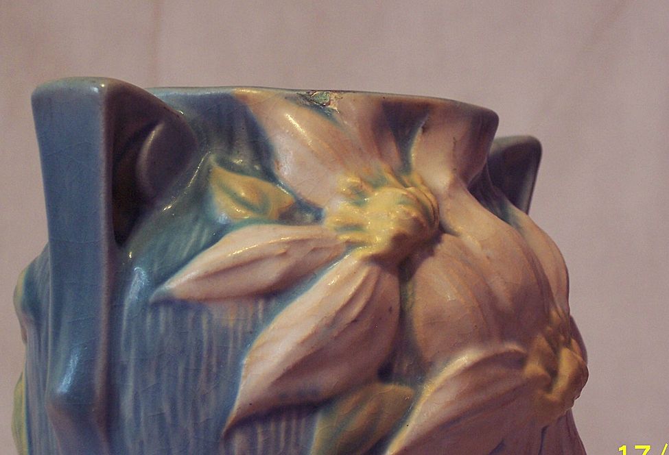 Roseville Pottery - Clematis Bulbous Vase 105-7 Roseville Pottery - Clematis Bulbous Vase 105-7
