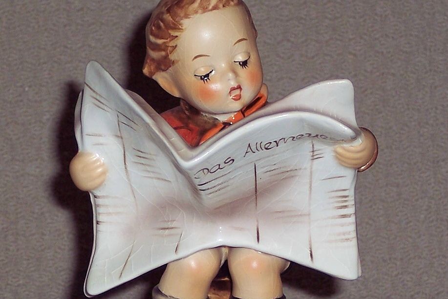 Hummel Figurine #184 "Latest News" TM6 Hummel Figurine #184 "Latest News" TM6