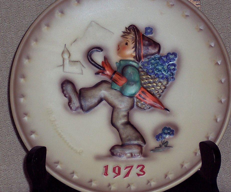 Hummel 3rd Annual Decorative Plate 1973 Hummel 3rd Annual Decorative Plate 1973