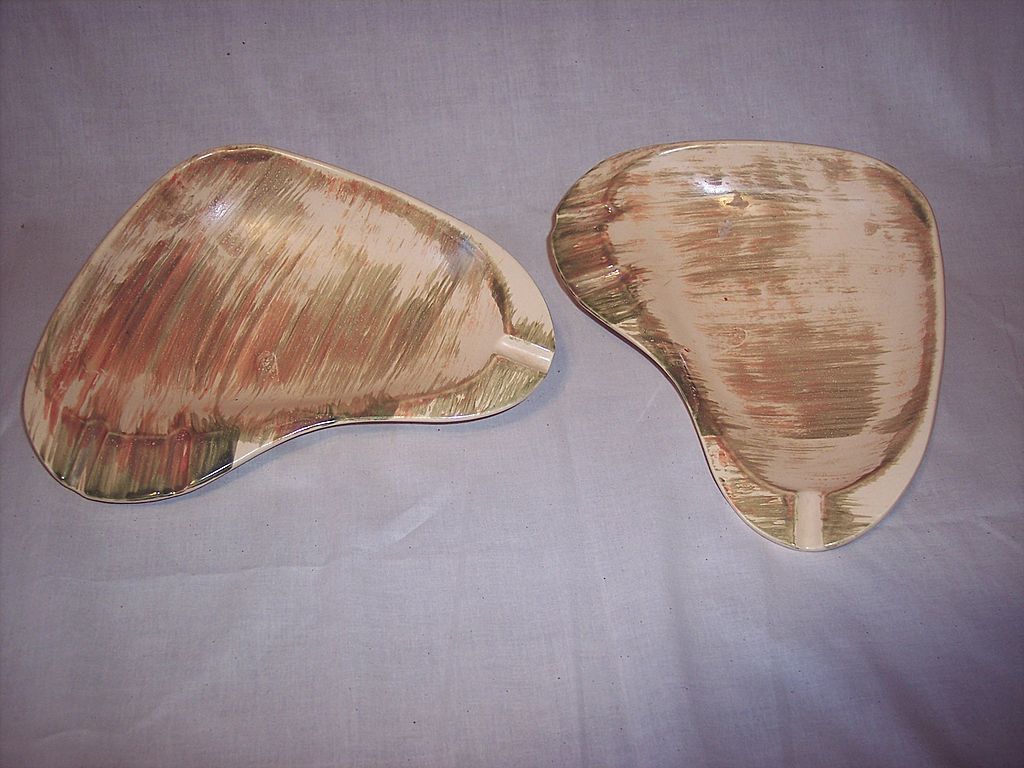 Vintage Hull Pottery - Footed Ashtrays Vintage Hull Pottery - Footed Ashtrays