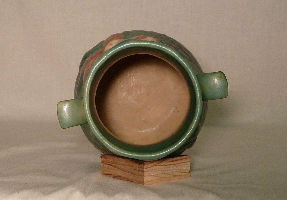 Roseville Pottery - Green Bulbous Vase - Clematis - 108-6 Roseville Pottery - Green Bulbous Vase - Clematis - 108-6