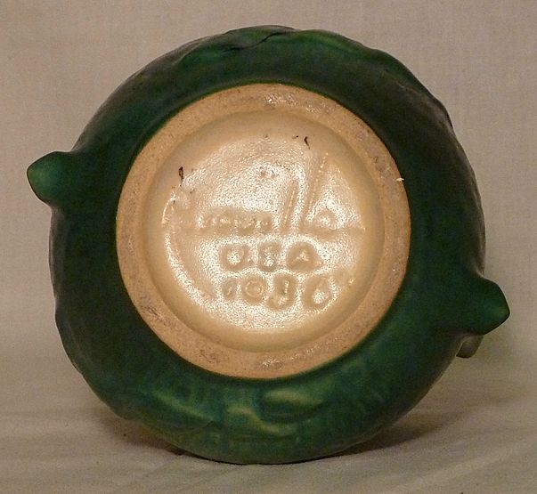 Roseville Pottery - Green Bulbous Vase - Clematis - 108-6 Roseville Pottery - Green Bulbous Vase - Clematis - 108-6