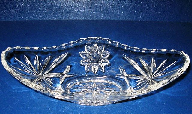Anchor Hocking EAPC Star of David Gondola Bowl Anchor Hocking EAPC Star of David Gondola Bowl