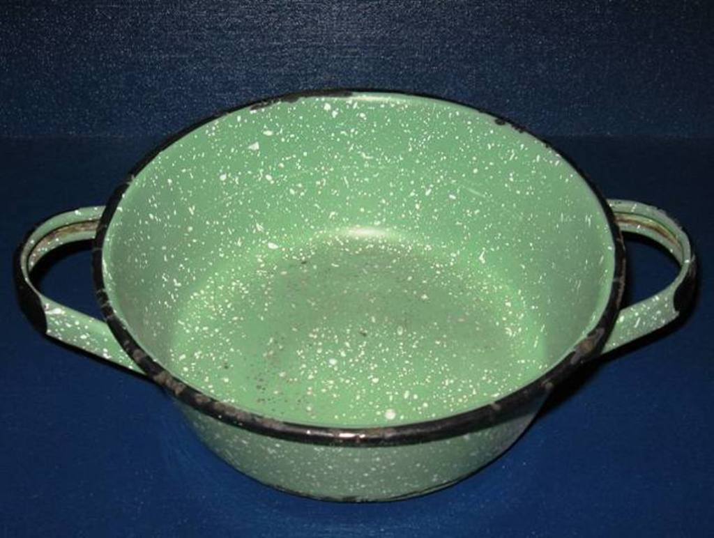 Two Handled Shallow Graniteware Pan Two Handled Shallow Graniteware Pan