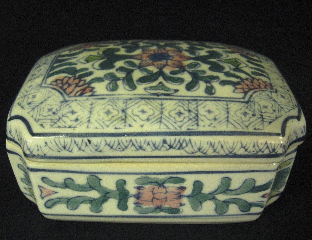 Chinese Porcelain Dresser Box Trinket Box Chinese Porcelain Dresser Box Trinket Box