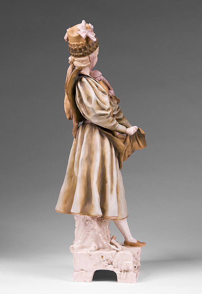 Ernst Wahliss – Alfred Stellmacher Gypsy Figurine Ernst Wahliss – Alfred Stellmacher Gypsy Figurine