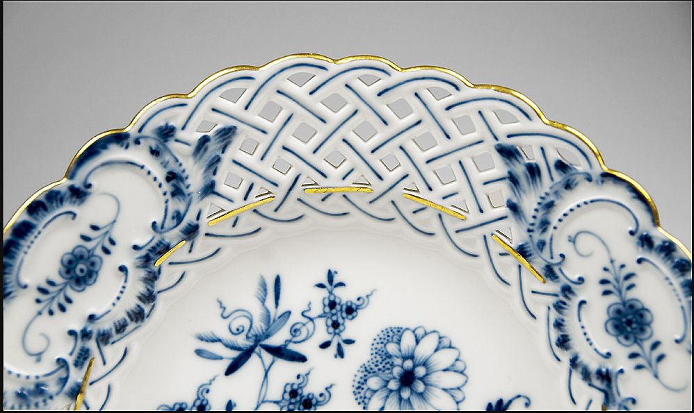 Set of 6 Meissen Blue Onion Reticulated Dessert Plates, Gilded Set of 6 Meissen Blue Onion Reticulated Dessert Plates, Gilded
