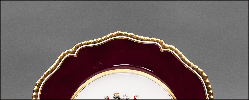 Worcester Flight, Barr & Barr Armorial Porcelain Plate Worcester Flight, Barr & Barr Armorial Porcelain Plate