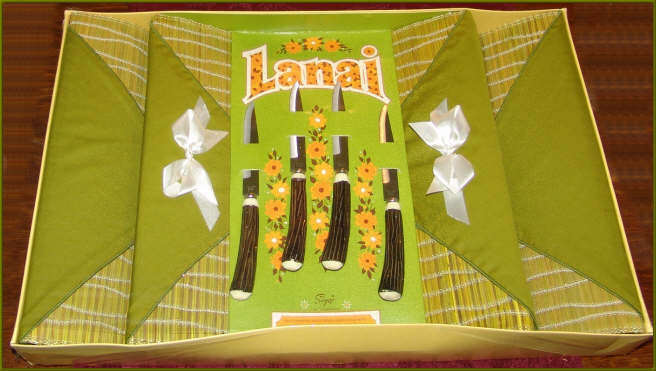 Sayco Lanai Tiki Luau Set MIP Steak Knives/Napkins/Grass Mats Sayco Lanai Tiki Luau Set MIP Steak Knives/Napkins/Grass Mats