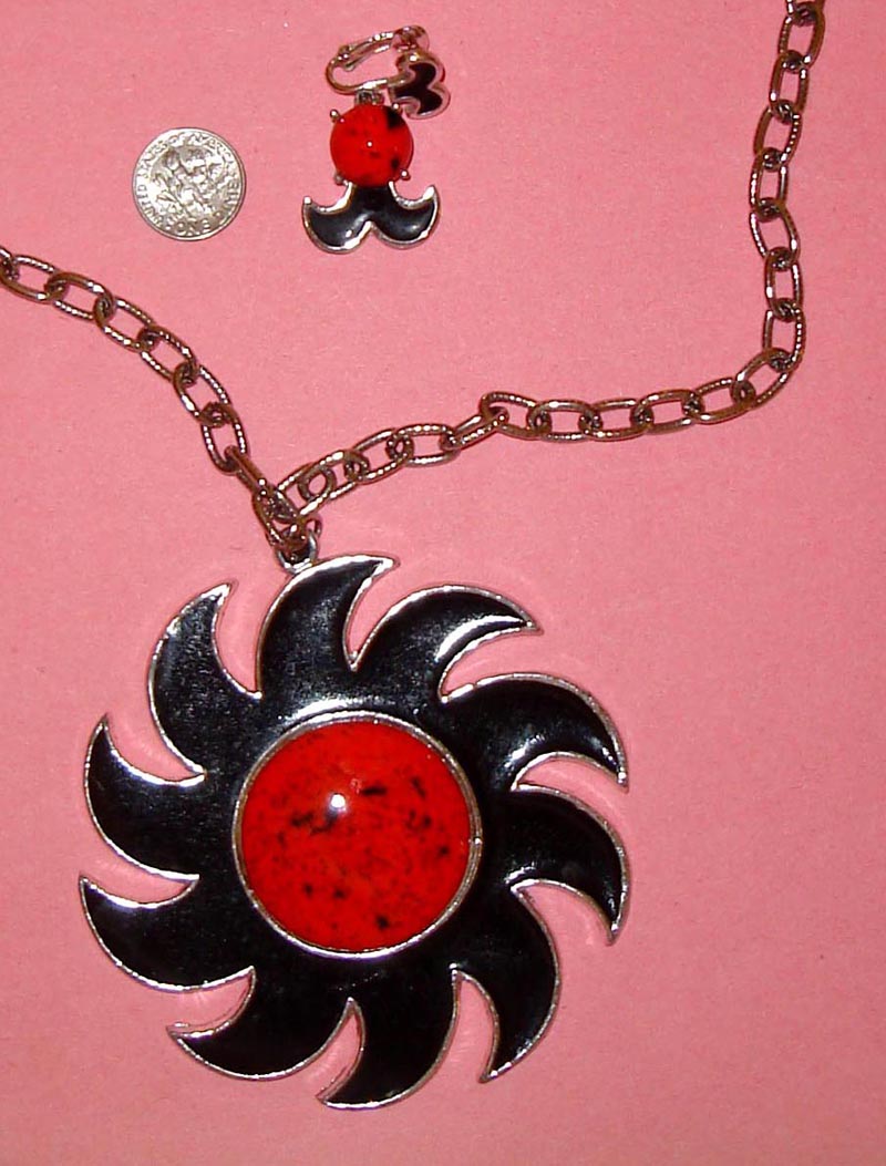 Vintage Mod CELEBRITY Demi-Parure: C. 1960s: Chunky & Bold! Vintage Mod CELEBRITY Demi-Parure: C. 1960s: Chunky & Bold!