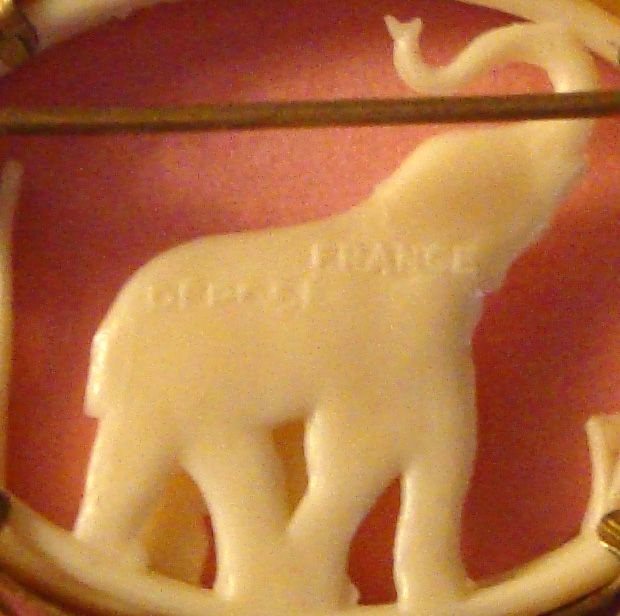 Mother Elephant & Baby Brooch: France: Déposé: Plastic Fantastic! Mother Elephant & Baby Brooch: France: Déposé: Plastic Fantastic!