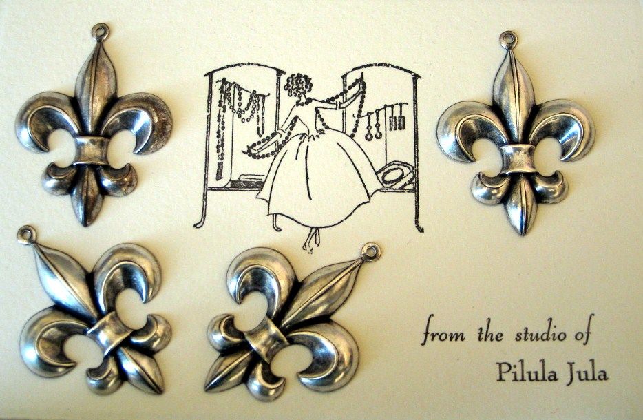 Fleur di Lis Pendant - Antiqued Silver Plated Brass Component Fleur di Lis Pendant - Antiqued Silver Plated Brass Component