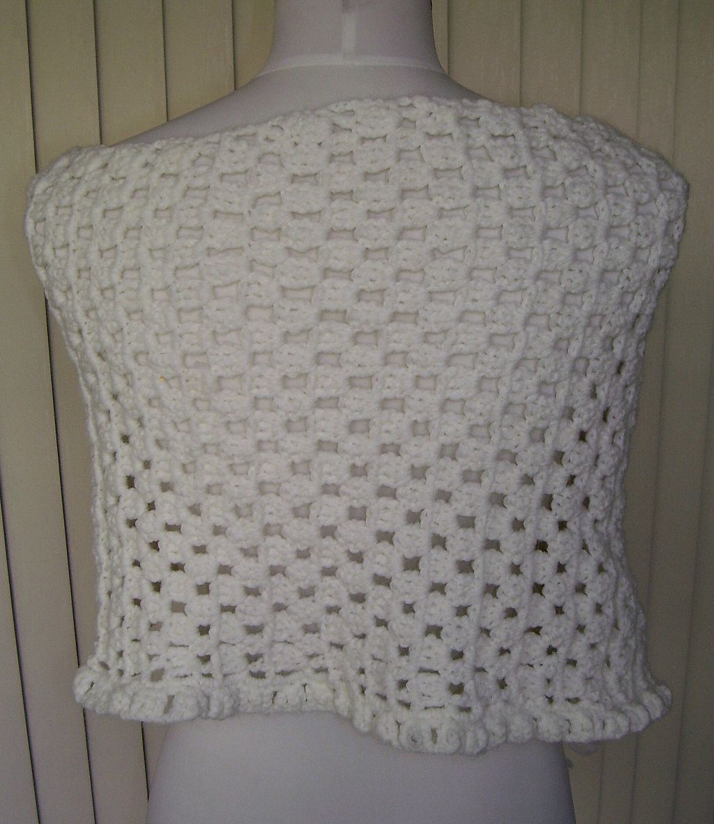 1970s White Knitted Shaw with Fringe 1970s White Knitted Shaw with Fringe