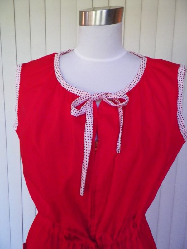 1960s Red Cotton House Dress - Smart Time 1960s Red Cotton House Dress - Smart Time