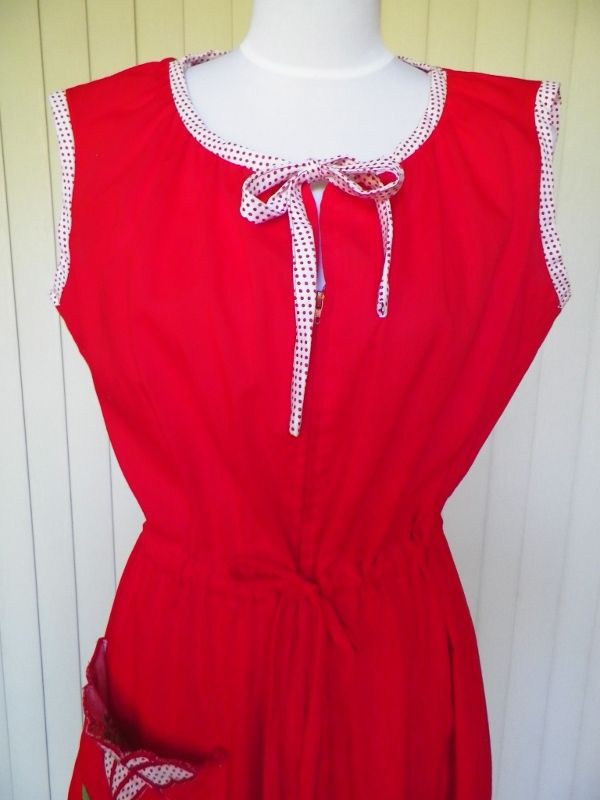 1960s Red Cotton House Dress - Smart Time 1960s Red Cotton House Dress - Smart Time