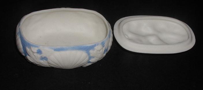 Very Rare 1800s Bennington Parian Blue & White Porcelain Trinket Box Applied Sea Shells & Flowers In Relief Very Rare 1800s Bennington Parian Blue & White Porcelain Trinket Box Applied Sea Shells & Flowers In Relief
