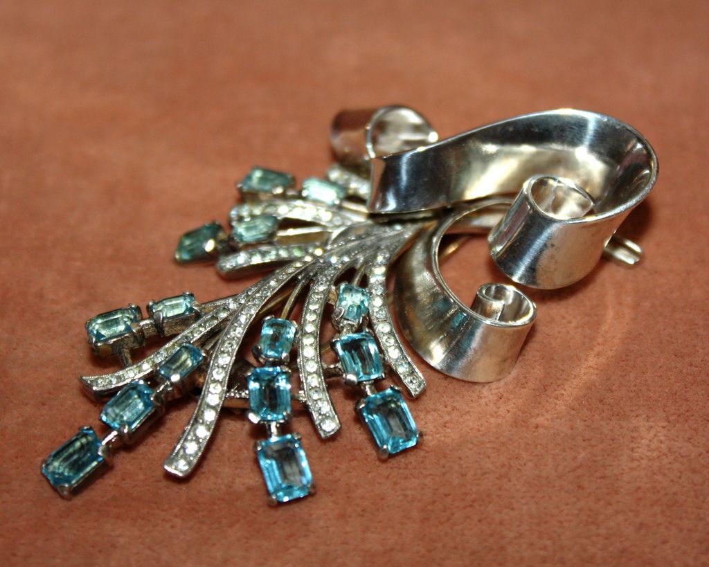 Amazing Alfred Philippe Trifari Sterling Silver Fur Clip With Aqua Blue Emerald Cut Stones Amazing Alfred Philippe Trifari Sterling Silver Fur Clip With Aqua Blue Emerald Cut Stones