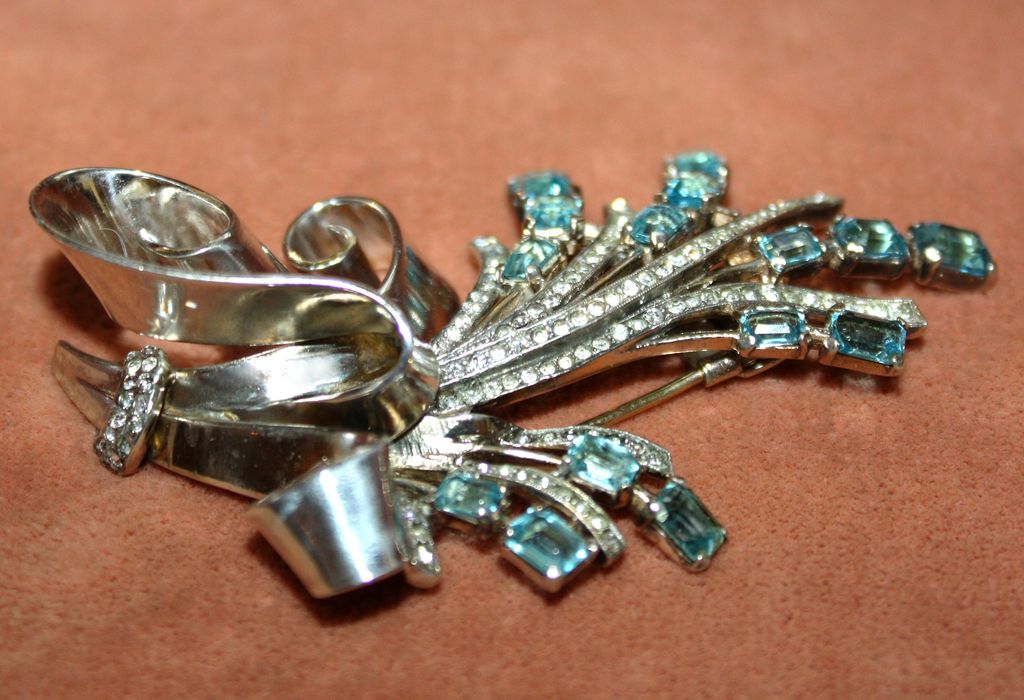 Amazing Alfred Philippe Trifari Sterling Silver Fur Clip With Aqua Blue Emerald Cut Stones Amazing Alfred Philippe Trifari Sterling Silver Fur Clip With Aqua Blue Emerald Cut Stones