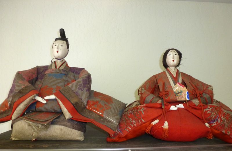 Pair of Japanese dolls Pair of Japanese dolls