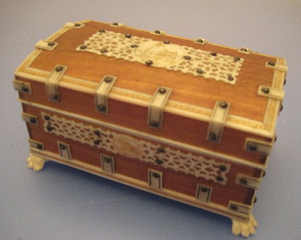 Anglo-Indian Casket in Sandalwood & Antique Ivory - Edwardian Anglo-Indian Casket in Sandalwood & Antique Ivory - Edwardian