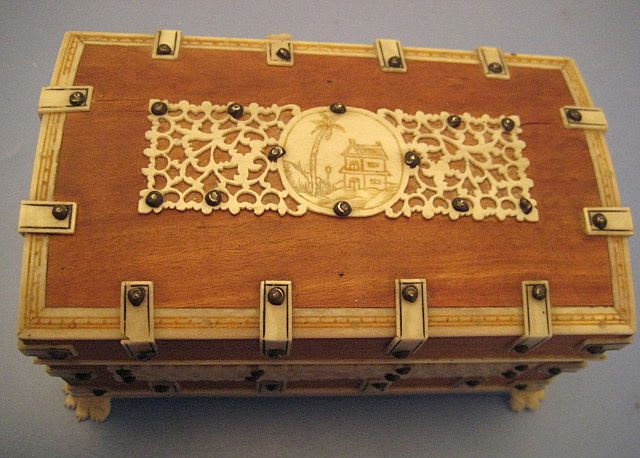 Anglo-Indian Casket in Sandalwood & Antique Ivory - Edwardian Anglo-Indian Casket in Sandalwood & Antique Ivory - Edwardian