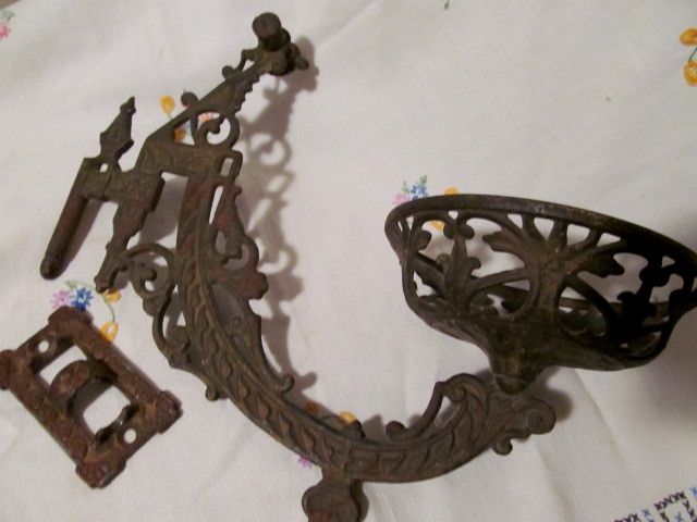 Cast Iron Fancy Kerosene Lamp Bracket, Ideal Stover Mfg Co Cast Iron Fancy Kerosene Lamp Bracket, Ideal Stover Mfg Co