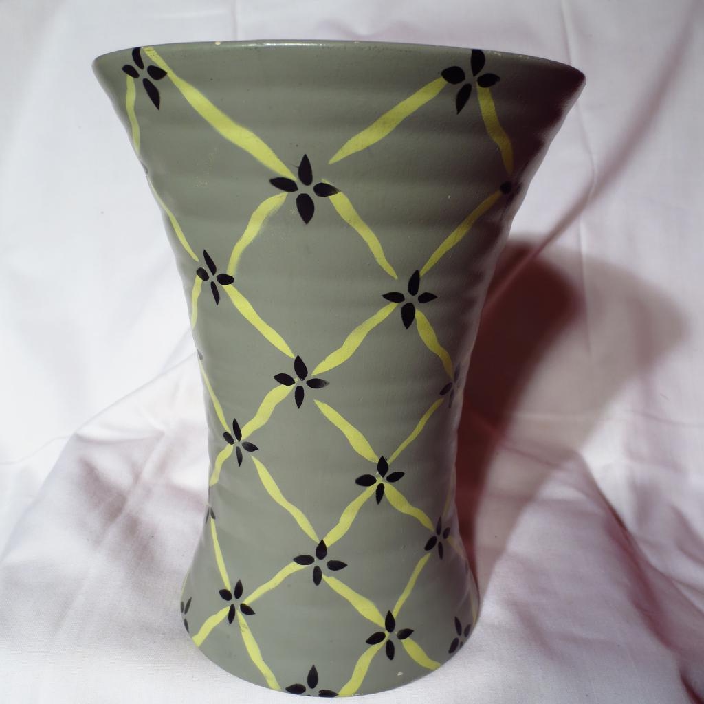 Vintage Howard Pottery Brentleigh Ware Lotus Vase Vintage Howard Pottery Brentleigh Ware Lotus Vase