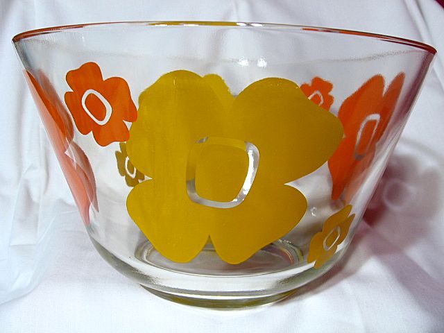 Retro Federal Glass Flower Power Chip 'N Dip Set Retro Federal Glass Flower Power Chip 'N Dip Set