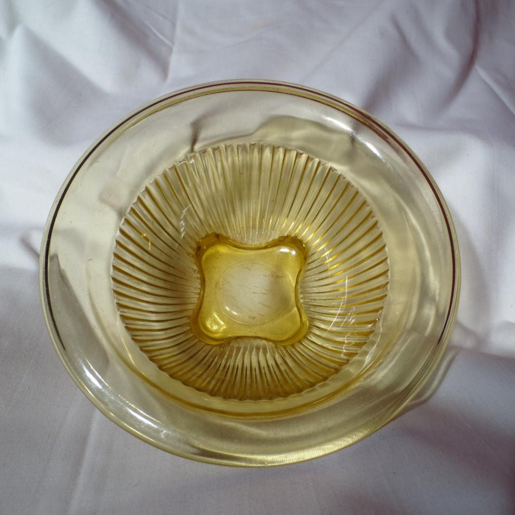 Depression Era Federal Glass Amber Mixing Bowl Depression Era Federal Glass Amber Mixing Bowl