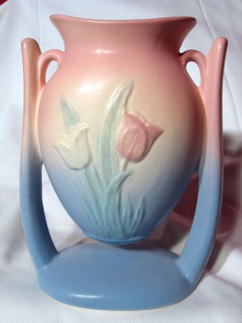 Hull Pottery Sueno Tulip Suspended Vase Hull Pottery Sueno Tulip Suspended Vase