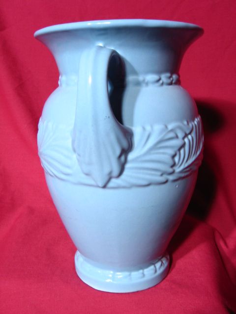 Vintage Abingdon #117 Large Acanthus Leaf Vase Vintage Abingdon #117 Large Acanthus Leaf Vase