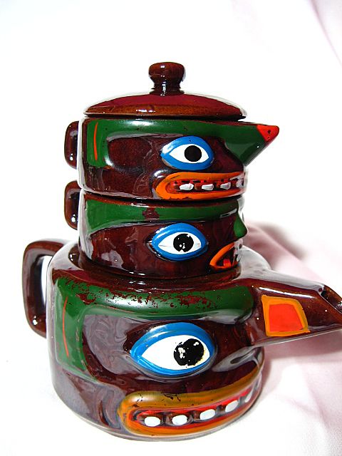 Souvenir Totem Pole Teapot, Creamer & Sugar ~ MIJ Souvenir Totem Pole Teapot, Creamer & Sugar ~ MIJ