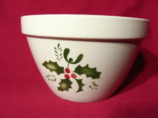 TG Green Child's Mixing Bowl Set ~ Christmas Holly Berry TG Green Child's Mixing Bowl Set ~ Christmas Holly Berry