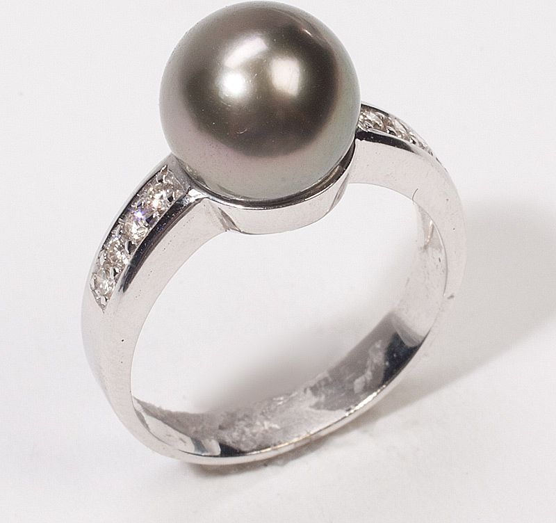 Estate 14 Karat White Gold Black Tahitian Pearl Diamond Ring Fine Estate 14 Karat White Gold Black Tahitian Pearl Diamond Ring Fine