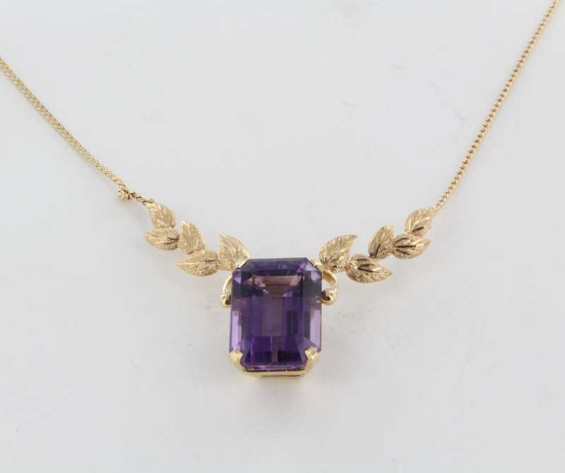 Item ID: 13677 Vintage Amethyst Drop In Shop's Backroom Item ID: 13677 Vintage Amethyst Drop In Shop's Backroom