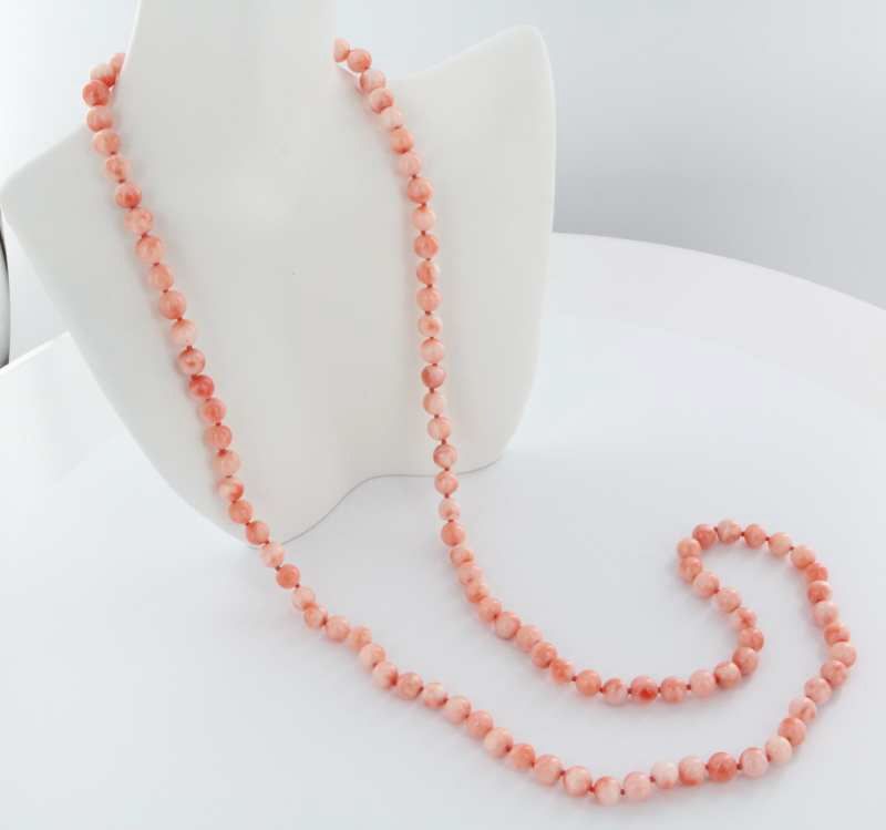 Vintage Estate Salmon Coral Bead 14 Karat Yellow Gold Long Necklace Strand Fine Used Jewelry Vintage Estate Salmon Coral Bead 14 Karat Yellow Gold Long Necklace Strand Fine Used Jewelry