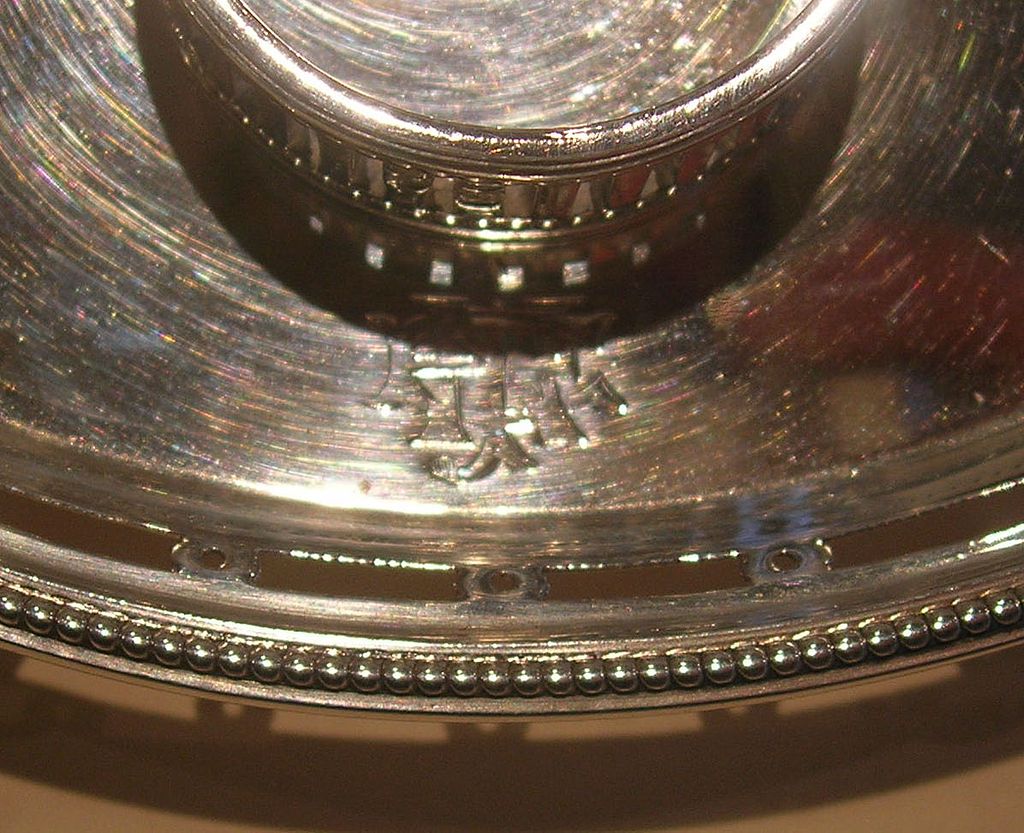Beautiful Small Victorian Pierced Sterling Silver Inkstand / Inkwell Beautiful Small Victorian Pierced Sterling Silver Inkstand / Inkwell