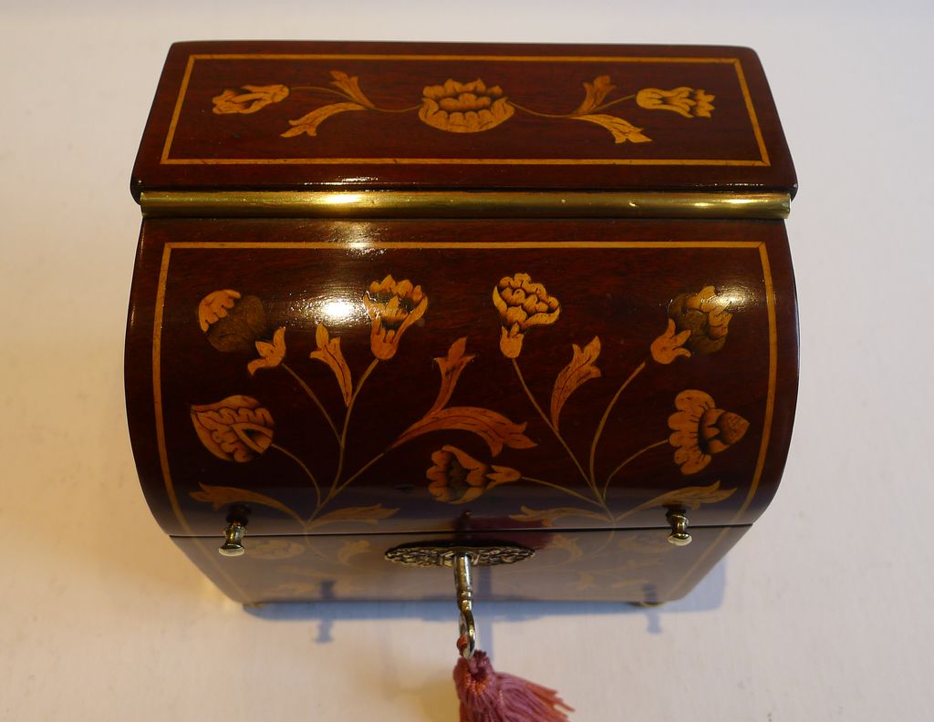 Rare Marquetry Inlaid Dutch Mahogany Single Tea Caddy c.1810 Rare Marquetry Inlaid Dutch Mahogany Single Tea Caddy c.1810
