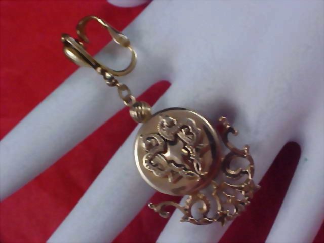 VICTORIAN STYLE Gold Plate Ornate Dangle Clip Earrings VICTORIAN STYLE Gold Plate Ornate Dangle Clip Earrings