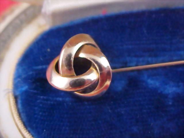 Fabulous LOVE KNOT Gold Plated Stick Pin Fabulous LOVE KNOT Gold Plated Stick Pin