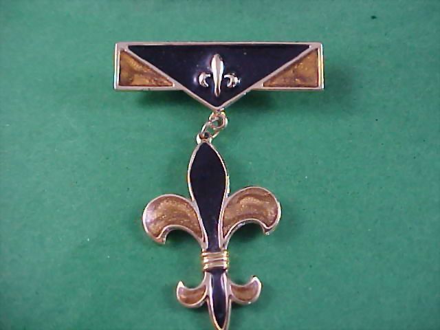 NEW ORLEANS Estate Fleur-de-Lis Black & Gold Brooch NEW ORLEANS Estate Fleur-de-Lis Black & Gold Brooch